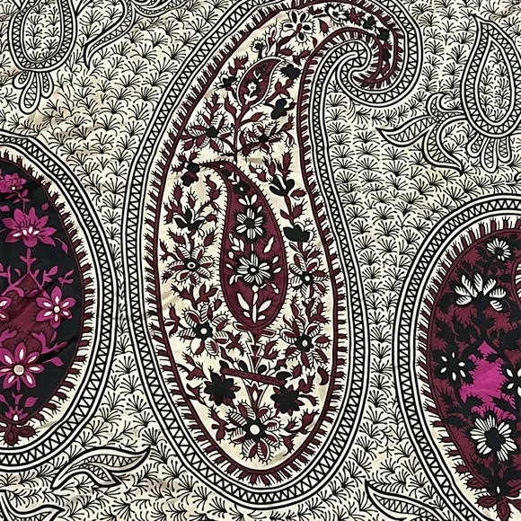 OSCAR Paisley Patterned Scarf - 100% Silk